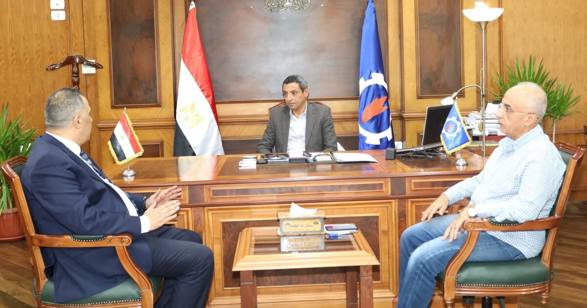 محافظ السويس يستقبل رئيس الشركة القابضة لمياه الشرب والصرف الصحي لمحافظات القناة