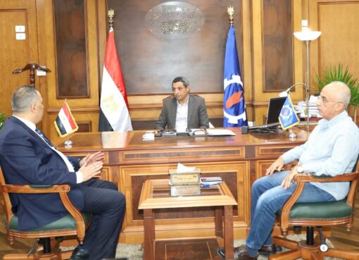 محافظ السويس يستقبل رئيس الشركة القابضة لمياه الشرب والصرف الصحي لمحافظات القناة