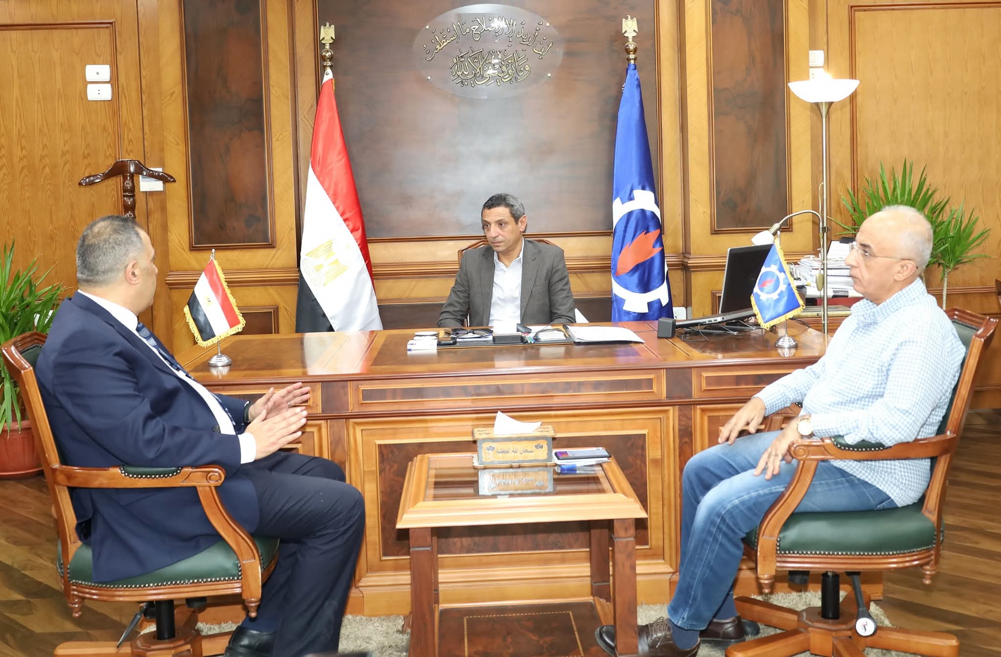 محافظ السويس يستقبل رئيس الشركة القابضة لمياه الشرب والصرف الصحي لمحافظات القناة