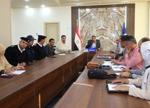 محافظ السويس يعقد إجتماعاً لمناقشة الخطة الإستثمارية للمحافظة