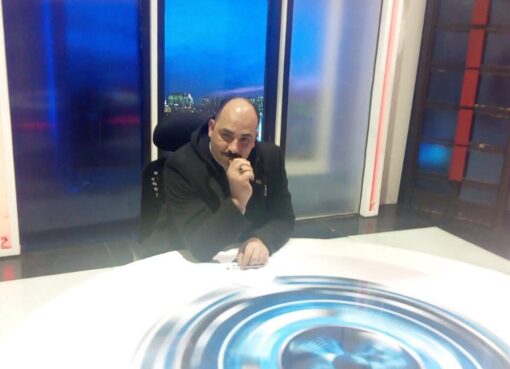 حين ينهض التراب قلبا سيرة العشق الأول للوطن