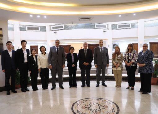 وزير التعليم العالي يبحث سبل تعزيز التعاون مع وفد الجامعة المفتوحة في الصين