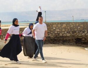 ندوات توعية وحملة تنظيف شواطئ ضمن التعاون المشترك بين وحدة السكان بالمحافظة وجهاز شئون البيئة بالسويس ومديرية التربية والتعليم ووزارة البيئة بالقاهرة .