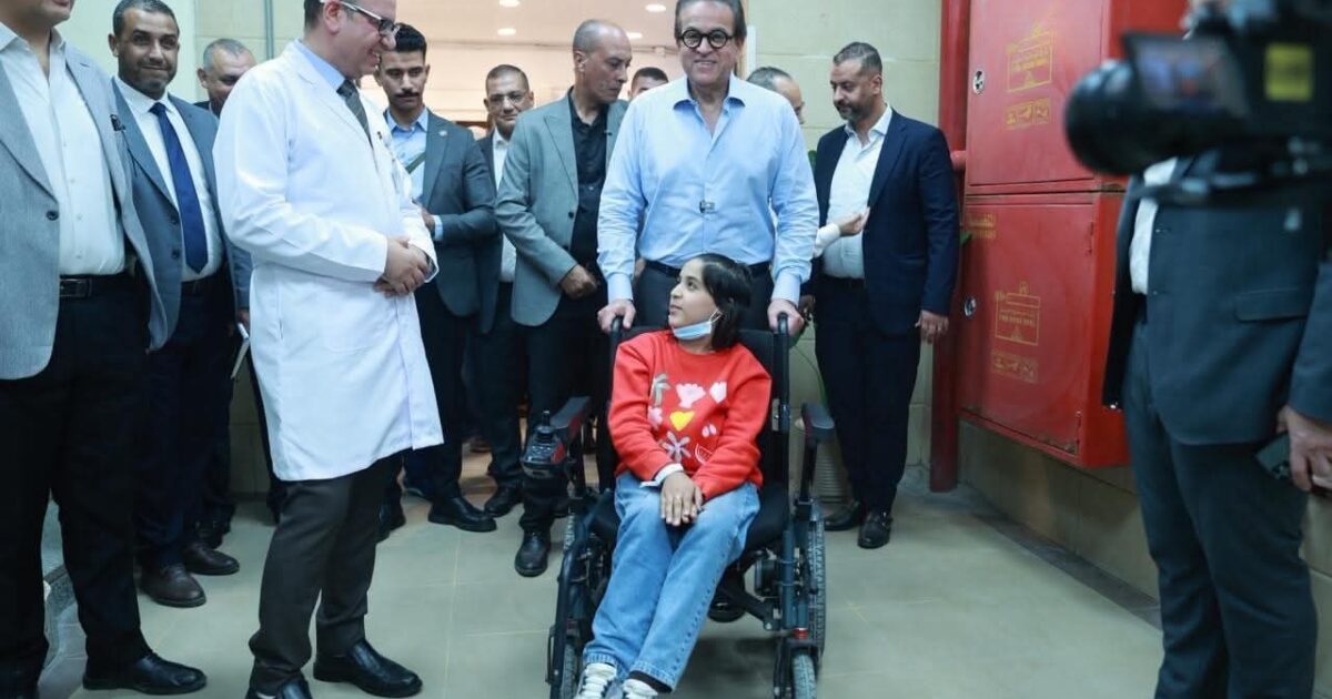 نائب رئيس الوزراء - وزير الصحة يتفقد أعمال تطوير مبنى العيادات الخارجية بمستشفى الجمهورية التعليمى