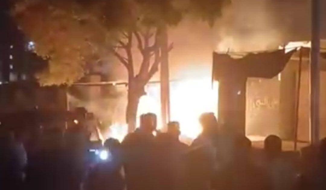 حريق كبير في كشك مجاور للحديقة العامة بطامية والحماية المدنية تسيطر دون إصابات