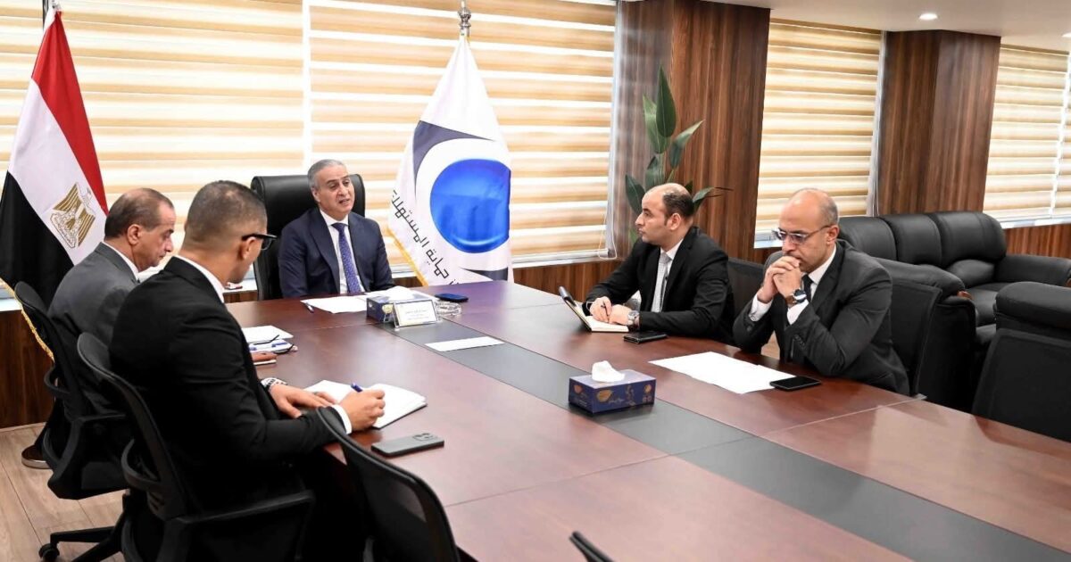 عقد السيد. إبراهيم السجين رئيس جهاز حماية المستهلك اليوم اجتماعا موسعا