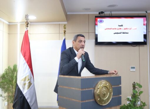 محافظ السويس يستقبل وفد كلية آداب أسيوط