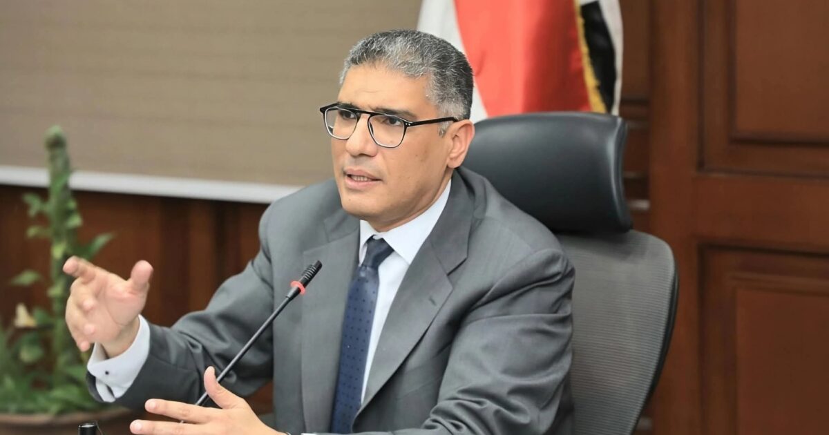 محافظ الجيزة استقبال ٦٤ طلبًا من المواطنين عقب الإعلان عن منظومة إحلال واستبدال التوك توك بالمركبات الجديدة