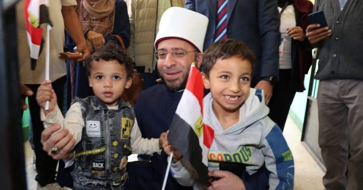 وزير الأوقاف يدعو المصريين للمشاركة الإيجابية خلال الإدلاء بصوته فى انتخابات مجلس النواب