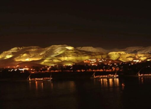 وأشار اللواء سمير فرج  صمم هذا المشروع طاقم تصميم اضاءة برج ايفل في فرنسا بون اي جنيه وكانت هدية من السفارة الفرنسية في القاهرة ونفذ المشروع شركه الصوت والضوء المصرية قطاع عام بس حقيقي مشروع تحفه.