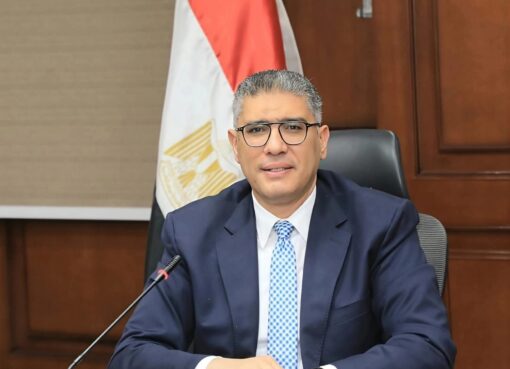 محافظ الجيزة: تفتيش عمالي على منشآت بالمحافظة وتوفير ٢٤٬٦٩٦ فرصة عمل خلال الفترة الماضية