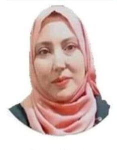 أنا إمرأة
ياسيديبقلم الدكتور/
إيمان السيد ابراهيم زقزوق :مصر:-أنا إمراة حطمتها الأقدارلا يحق لها أن تحب أن تختارأن يشرق وجهها في وضح النهارأنا إمرأة مقيده بالاف الأعذارإمراة عربيه قلبها صندوق من الأسراريحسبها من حولهابنيان شامخ وهو أوشك على الإنهيارأنا إمرأة  تعرف معنى الحب وغيرتها زفرات من نارتحب في صمت وحبها بركان أوشك علي الإنفجارتؤثرني كلمات العشق لو تلوتها ليلا ونهارأقرأ نفسي بين الكلماتوبين قوافي الأشعارأنا إمرأة حطمتها الظنون وأبكتها الأقدارعالمها دفئ وملئ بالأسرارإبتسامتها ممزوجه  بالحزن ودموعها تجرفك كالأنهاركلمه تهيم بها عشقاونظره تجعلها تنهارأقترب أو أبتعد فلك حرية الإختيارأتقبل عذرك وأخفيك عن الأنظاروأعلم إنك في بعدي لا تطيق الأنتظاروفي قربي تتقلب على جمر النارأنا إمراة حطمتها الأقدارقلمها رفيقها ويعلم ما يجول في صدرها وأدق الأسرارحبرها دموع العين وكلماتها انين ودمارتقرأها بين الأوراق والأشعاركشجره تساقط أوراقهاوما زالت تطرح ثمارأنا ياسيدي قلبي ممنوع الإقتراب أو الأيجارإما أن تتملكه أو لا تطيل الإنتظارفتقبل أعذاري أو أخفيني عن الأنظار
