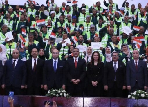 محافظ الجيزة يكرّم ١٧٠ عاملاً بالنظافة من المشاركين في أعمال التجميل بمحيط المتحف المصري الكبير