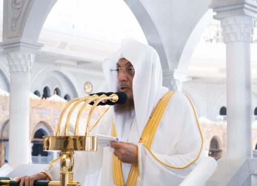 الشيخ الدكتور أسامة خياط يؤم المصلين لصلاة الجمعة بالمسجد الحرام