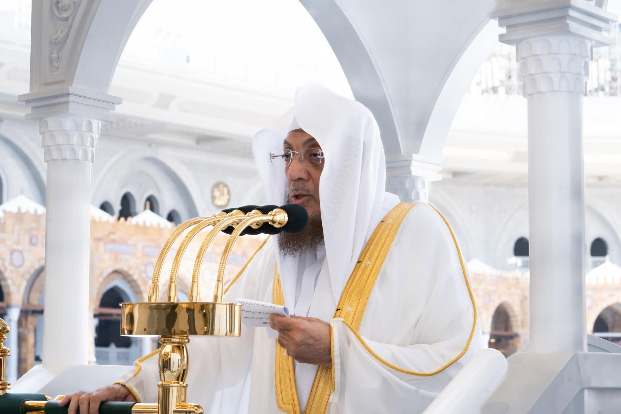 الشيخ الدكتور أسامة خياط يؤم المصلين لصلاة الجمعة بالمسجد الحرام