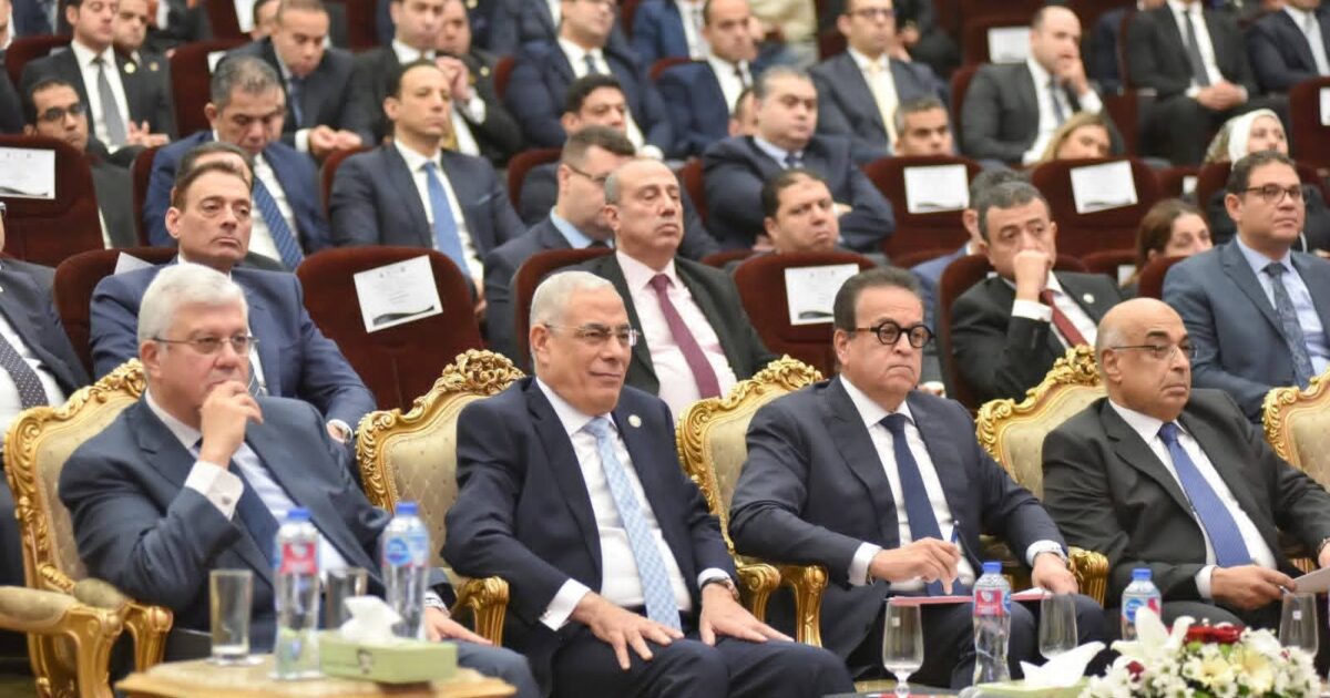 نائب رئيس مجلس الوزراء وزير الصحة: لا تهاون في حقوق الفرق الطبية