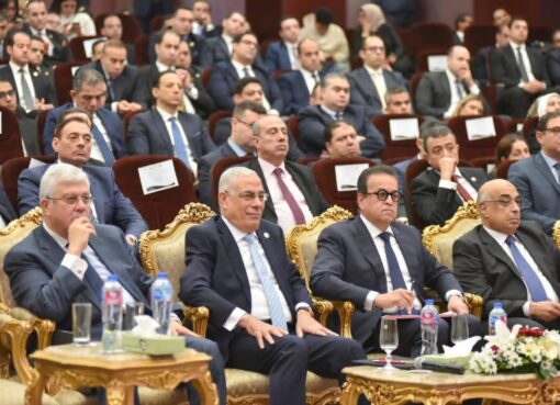 نائب رئيس مجلس الوزراء وزير الصحة: لا تهاون في حقوق الفرق الطبية