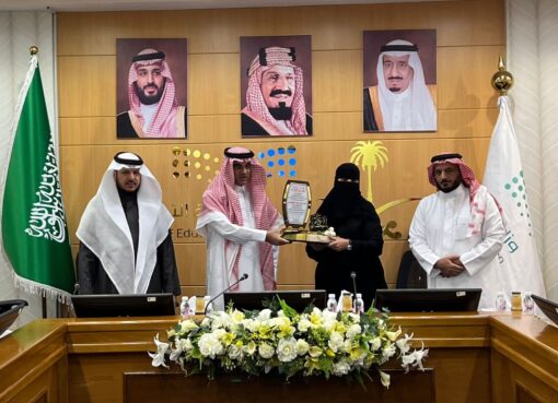 إدارة تعليم الطائف" تناقش الانضباط المدرسي ونظامي أعمالي والدعم الموحد -ومدير التعليم يشيد بدور الكوادر التعليمية 