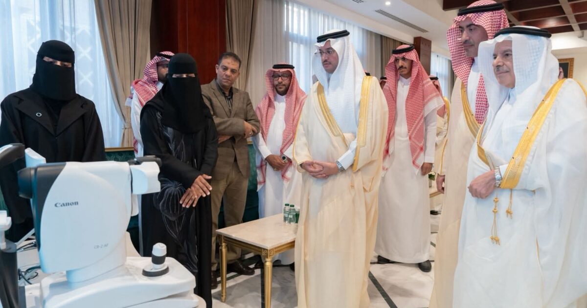 مُحافظ الأحساء يُدشِّن مبادرتي "سكرك بأمان" و"الشرقية مبصرة"