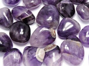 أحجار الخريف للسيدات… سحر الطبيعة وأناقة الموسم