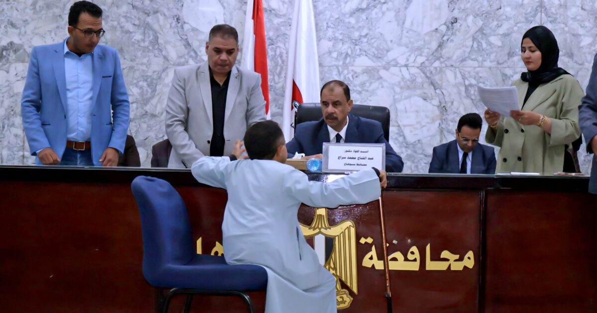 محافظ سوهاج يعقد اللقاء الجماهيري الأسبوعي ويؤكد الالتزام بالاستجابة الفورية لطلبات المواطنين