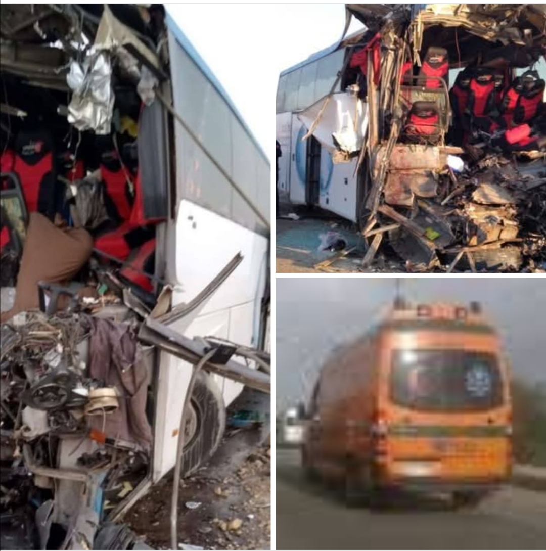 تصادم مروع بين أتوبيس سياحي و تريلا بطريق رأس غارب–الغردقة.. مصرع شخصين وإصابة 39 آخرين أغلبهم أجانب