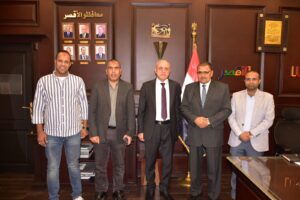 “محافظ الأقصر” يستقبل رئيس شركة مياه الشرب والصرف الصحي الجديد لبحث خطط تطوير المنظومة الخدمية