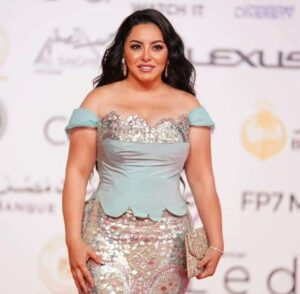 الهام عبد البديع تتألق على السجادة الحمراء بعد غياب طويل بمهرجان القاهرة السينمائي الـ46