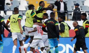 معركة النسور انتهت بالتعادل