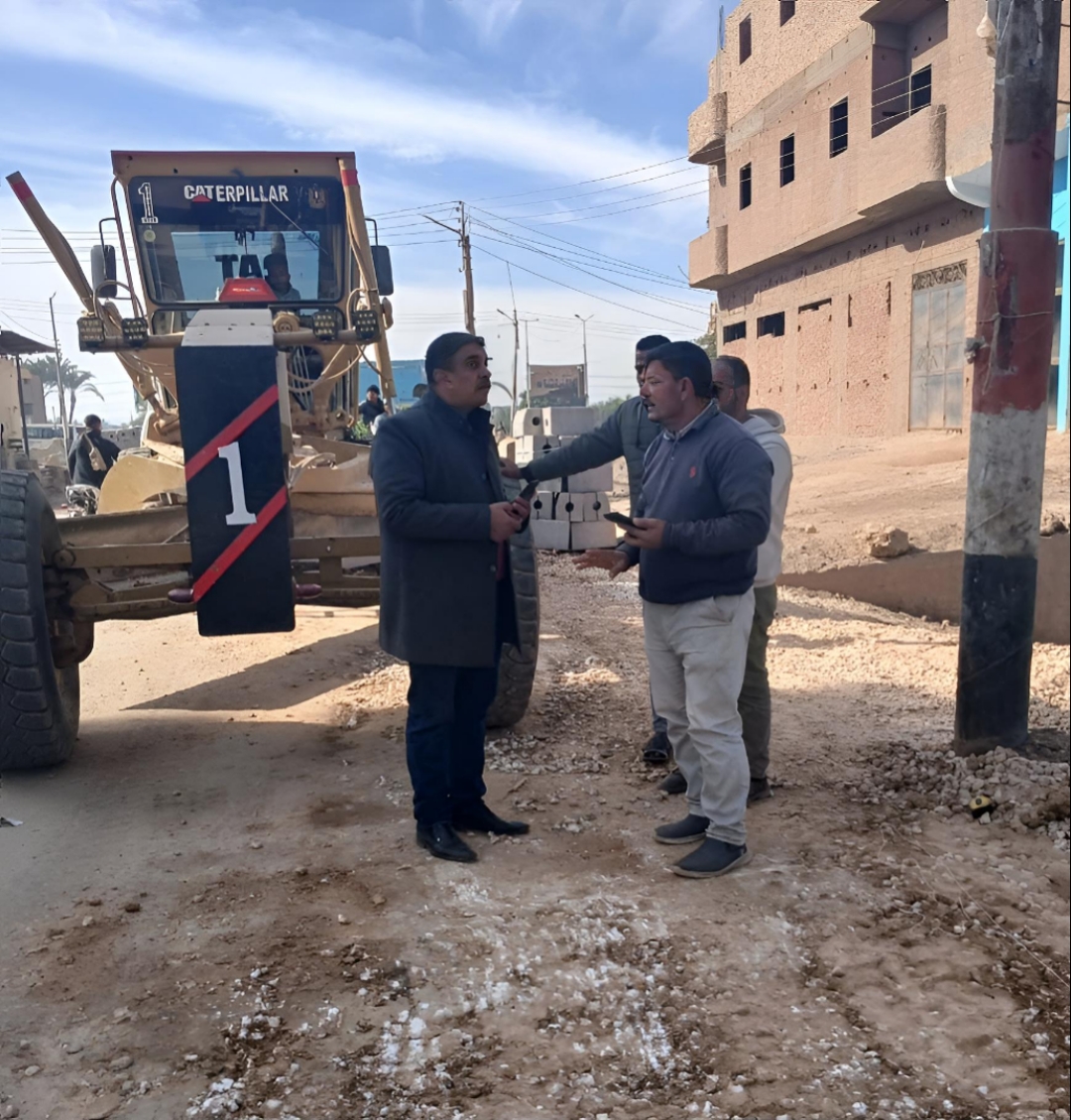 الصمطي يسابق الزمن.. طفرة كبرى برصف شريان المنشاة بطول 6 كم