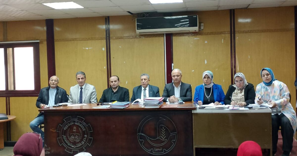 مدير تعليم بالبحيرة يتراس لجنة اختيار المرشحين لمسابقة «المدير الفعّال قائد التغيير
