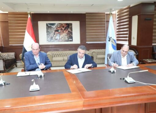 محافظ البحر الأحمر يوقع بروتوكولًا مع وزارة الثقافة لتحويل قصر ثقافة الغردقة لمركز للفنون أمام السائحين