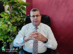 ضياع الأدب بين الصغير والكبير