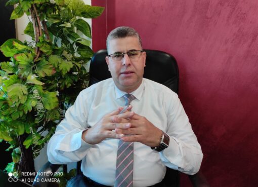 ضياع الأدب بين الصغير والكبير