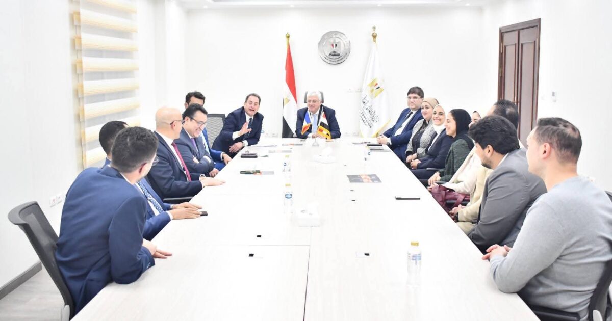 وزير التعليم العالي يلتقي الدفعة الأولى من طلاب منح الدكتوراه المشتركة مع فرنسا بحضور السفير الفرنسي بالقاهرة