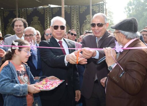 بالصور رئيس جامعة المنيا ومحافظ الإقليم يفتتحان معرض زهور الخريف الثامن بمشتل كلية الزراعة 