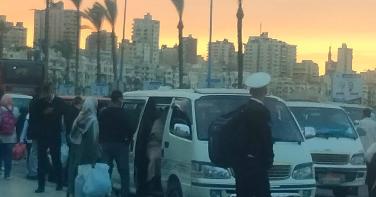 تزايد ظاهرة المواقف العشوائية والبلطجة في خطوط الميكروباص ب العوايد والساعة وأبو سليمان ، عبء يومي على مواطني الإسكندرية