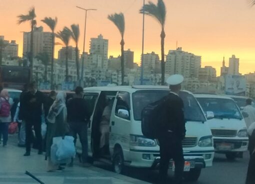 تزايد ظاهرة المواقف العشوائية والبلطجة في خطوط الميكروباص ب العوايد والساعة وأبو سليمان ، عبء يومي على مواطني الإسكندرية
