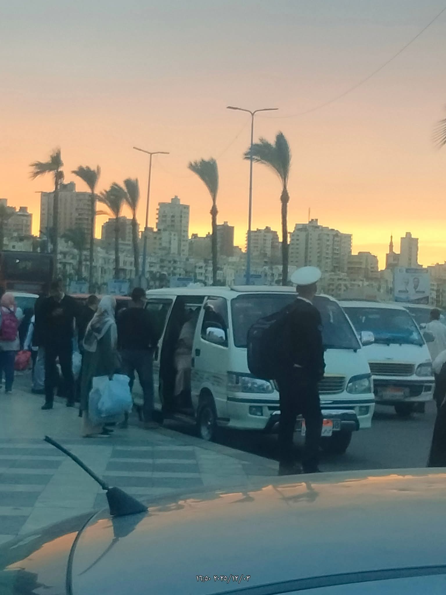 تزايد ظاهرة المواقف العشوائية والبلطجة في خطوط الميكروباص ب العوايد والساعة وأبو سليمان ، عبء يومي على مواطني الإسكندرية
