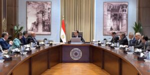 رئيس الوزراء يتابع إجراءات منع تهريب السلع والبضائع فى مختلف المنافذ