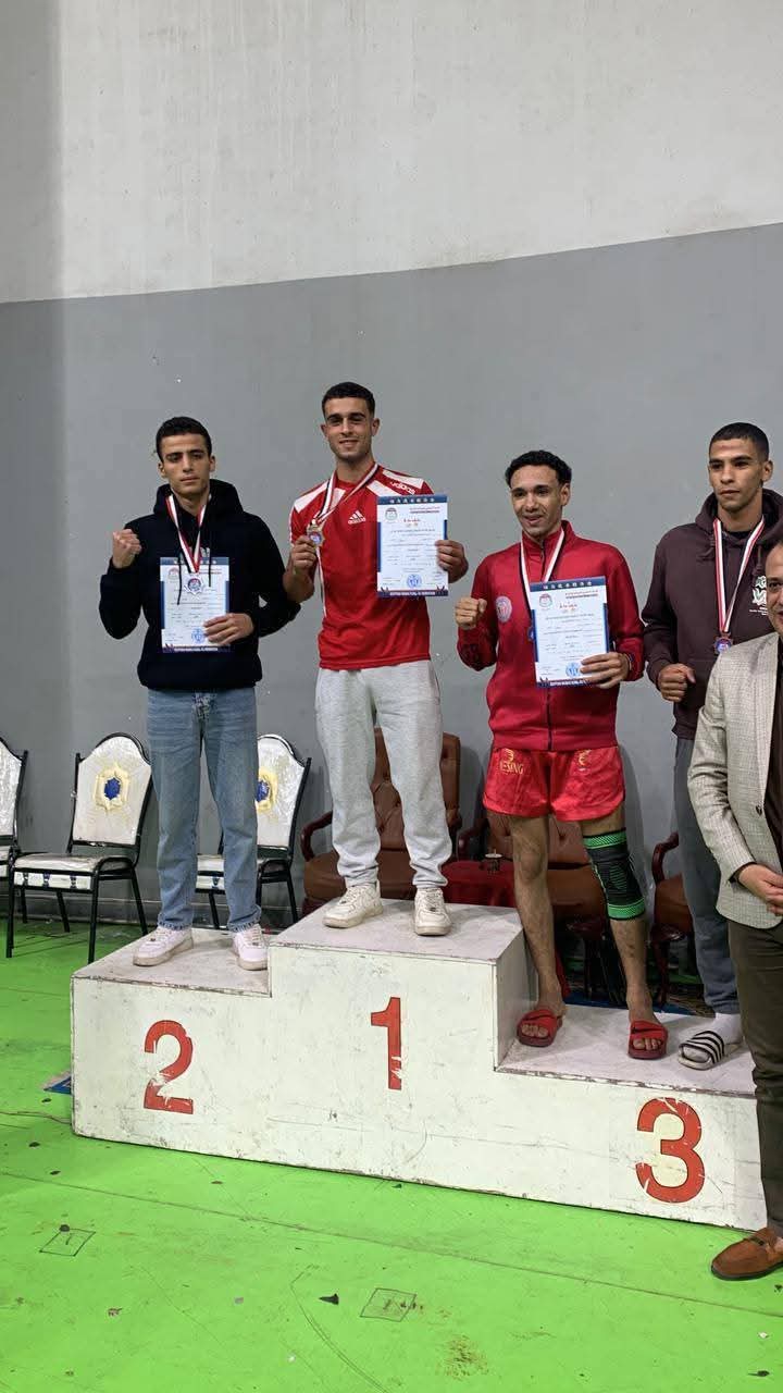 رئيس جامعة دمنهور يهنئ الطالب يوسف لملوم تتويجه بالميدالية الذهبية في منافسات الكونغ فو ضمن بطولة الجمهورية