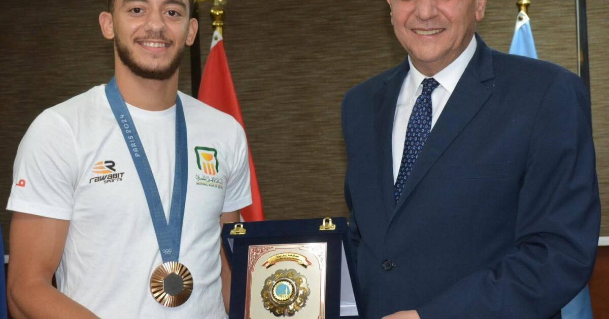 الغربيه تهنئ ابنها البطل الاولمبي محمد السيد