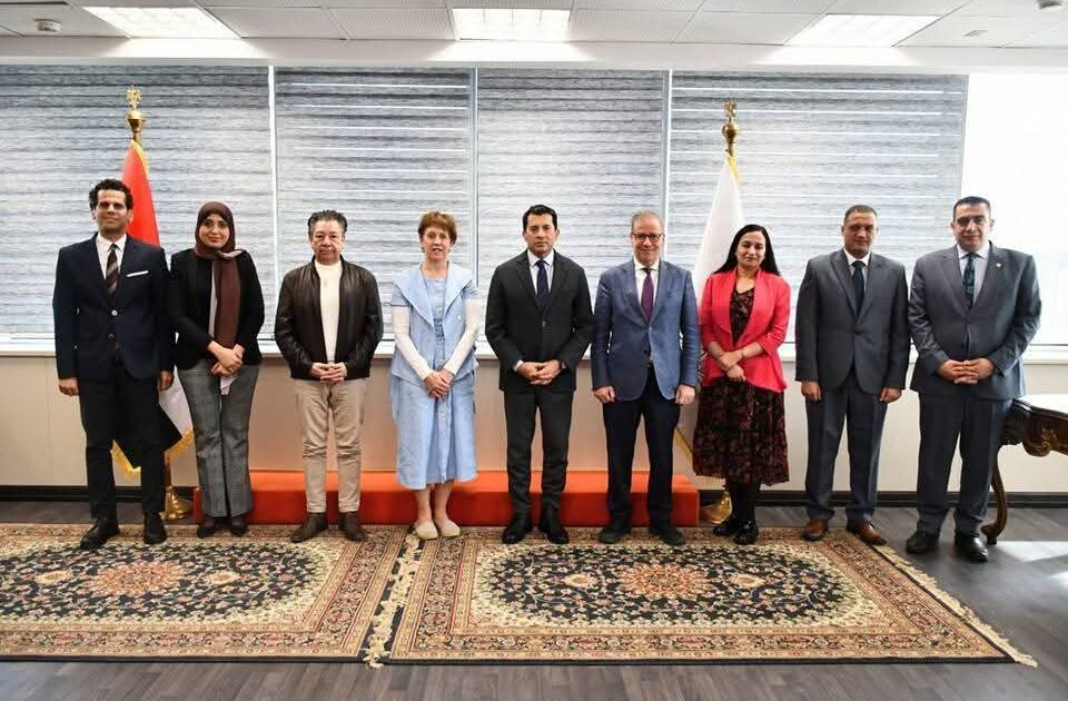 وزير الشباب والرياضة يبحث مع وفد معمل لندن مستجدات اعتماد المعمل المصري للمنشطات