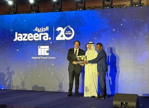 طيران الجزيرة يكرم أقدم شركائه "إمبريال ترافل سنتر" بمناسبة الذكرى العشرين