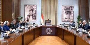 رئيس الوزراء يتابع مستجدات العمل بوزارة الصحة والموقف التنفيذي لمشروع تطوير مدينة النيل الطبية معهد ناصر