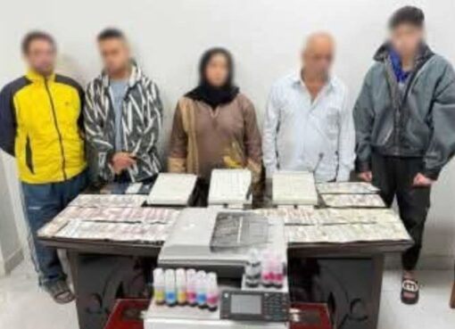 ضبط تشكيل عصابي تخصص في تقليد العملات المحلية وترويجها عبر مواقع التواصل الاجتماعي