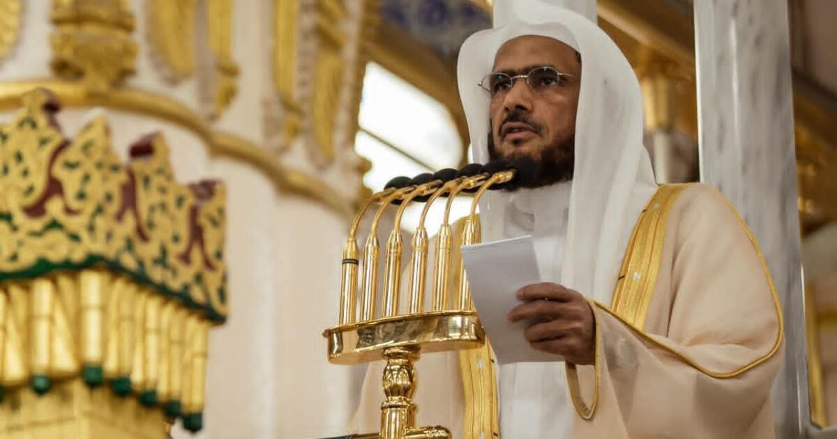 الثبيتي يؤم المصلين لصلاة الجمعة بالمسجد النبوي