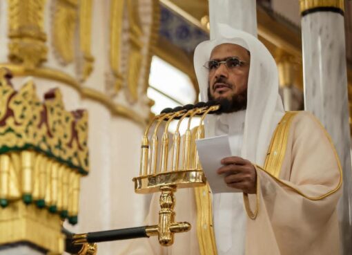 الثبيتي يؤم المصلين لصلاة الجمعة بالمسجد النبوي