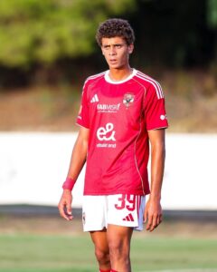 الموهوب مطلوب في برشلونة الإسباني