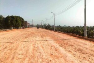 سوهاج.. تنفيذاً لتوجيهات المحافظ: "جرجا" تبدأ تمهيد طريق "العوامر - بيت داود" استعداداً للرصف